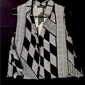 Manaola Black and White Crop Top